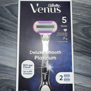 Gillette Venus Platinum 4335078726  Extra Smooth Razor with 2 Refills